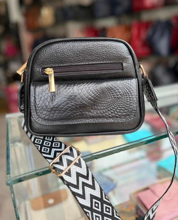 Bolso Manos Libres "Essen" con Solapa